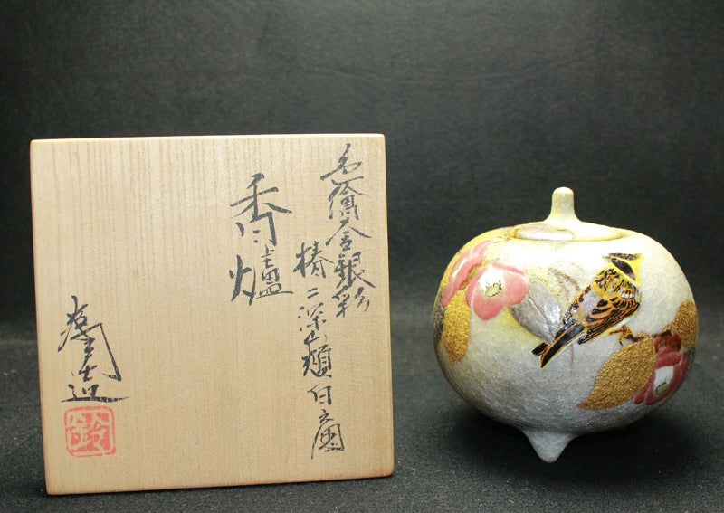 25033 Suzuki Soji (Color painting of camellia and mountain white-faced bunting incense burner) 