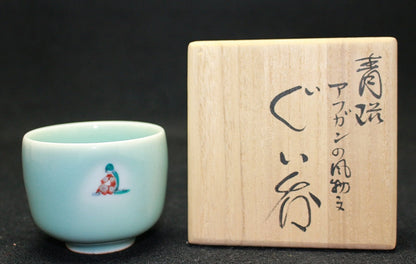 23574 Living National Treasure Kohei Miura (Celadon Afghan Scenery Design Sake Cup) 