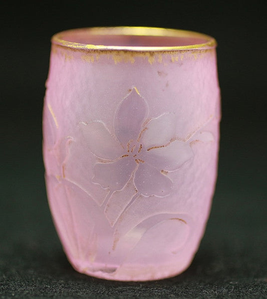 22892 Dome Nancy (Gold-painted flower design cup (tulip pink, early 20th century)) 