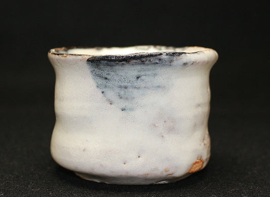 22923　11代三輪休雪(寿雪)　 (萩焼盃)　MIWA Kyusetsu