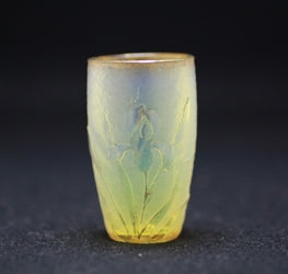 22922 Daume Nancy (Gold-painted flower design cup (Iris, yellow, early 20th century)) 