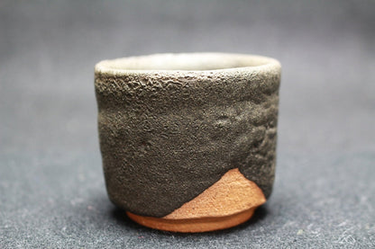 25081 Living National Treasure Kato Kozo (Seto black sake cup (Hirashibatani)) KATO Kozo 