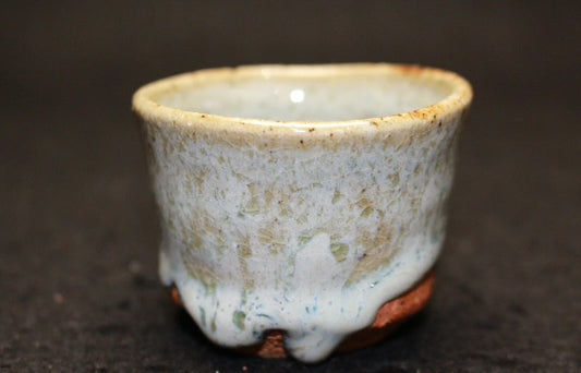 25475 Tsuboshima Dohei (ash-glazed sake cup) 