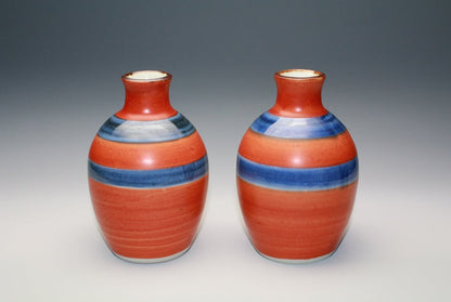 22295 Kitaoji Rosanjin (Pair of red painted sake bottles [Muda Tojin] Toyozo's signature)