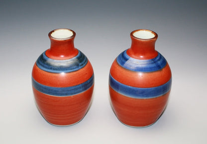 22295 Kitaoji Rosanjin (Pair of red painted sake bottles [Muda Tojin] Toyozo's signature)