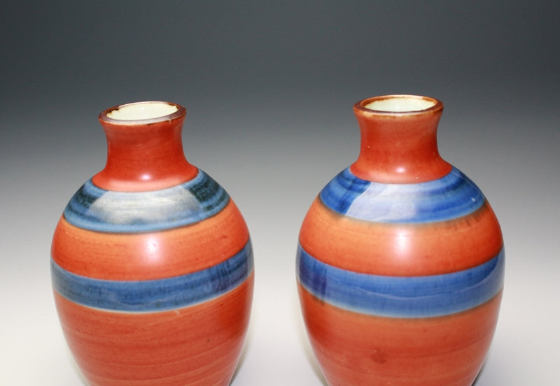 22295 Kitaoji Rosanjin (Pair of red painted sake bottles [Muda Tojin] Toyozo's signature)