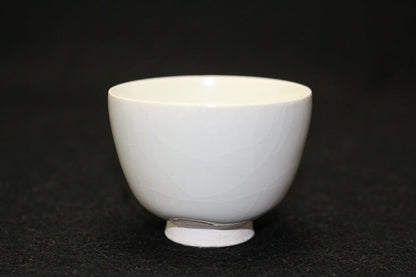 24697 Living National Treasure Kaiji Tsukamoto (White Porcelain Sake Cup) 