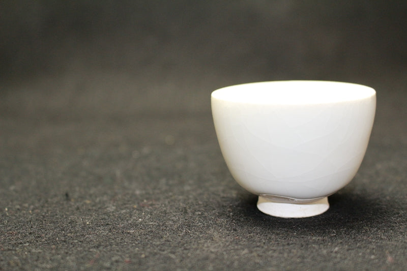 24697 Living National Treasure Kaiji Tsukamoto (White Porcelain Sake Cup) 