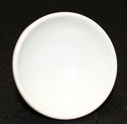 25490 Living National Treasure Akihiro Maeda (White Porcelain Faceted Takasakazuke) 