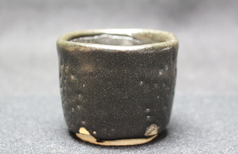 25080 Living National Treasure Kato Kozo (Seto black sake cup (Hirashibatani)) KATO Kozo 