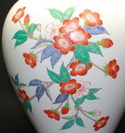 25083 14th generation Sakaida Kakiemon (Dark-colored cherry blossom vase (exhibited at a solo exhibition)) 