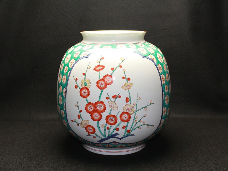 22330 Living National Treasure 14th generation Sakaida Kakiemon (Muddy hand three-sided split pine, bamboo and plum vase)