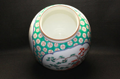 22330 Living National Treasure 14th generation Sakaida Kakiemon (Muddy hand three-sided split pine, bamboo and plum vase)