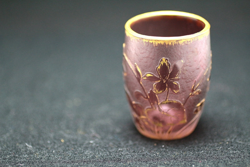 22919 Dome Nancy (Gold-painted flower design cup (violet, purple, early 20th century)) 