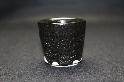 22291 Living National Treasure Kato Kozo (Seto black sake cup (Hirashibatani))