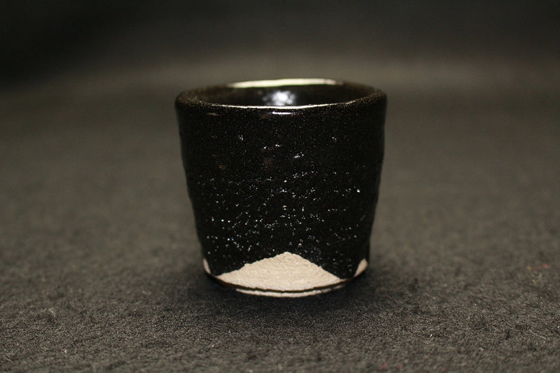 22291 Living National Treasure Kato Kozo (Seto black sake cup (Hirashibatani))