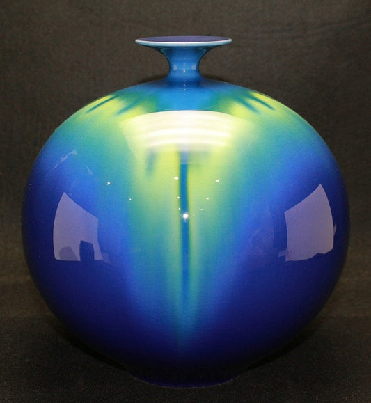 24726 Living National Treasure Tokuda Yasokichi III (Blue Bright Color Vase) 