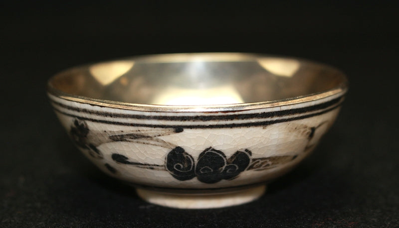 23042 The 11th Rakukei-nyū, the 12th Rakuko-nyū, and the 12th Eiraku-wazen (painted Goryeo copy of a sake cup (with a Nanryo lining by Nakagawa Jōeki)) 