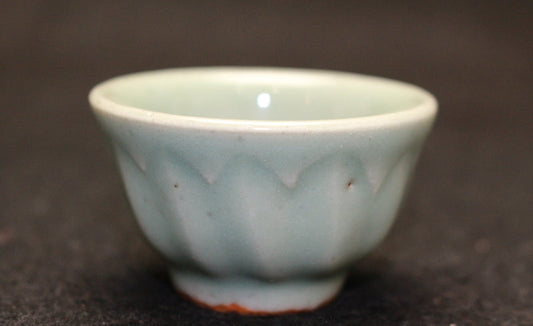 24723 Kanjiro Kawai Celadon cup (Shokei kiln mark, signed by Bintaka) 