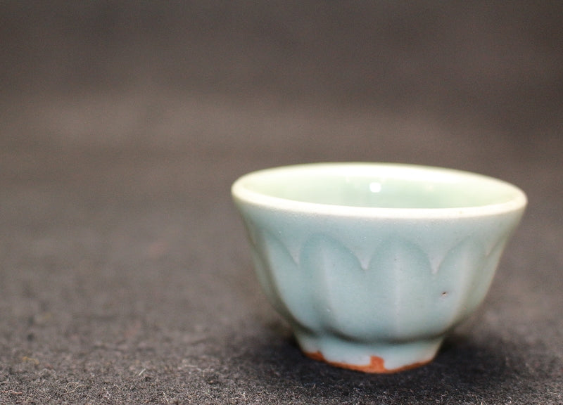 24723 Kanjiro Kawai Celadon cup (Shokei kiln mark, signed by Bintaka) 