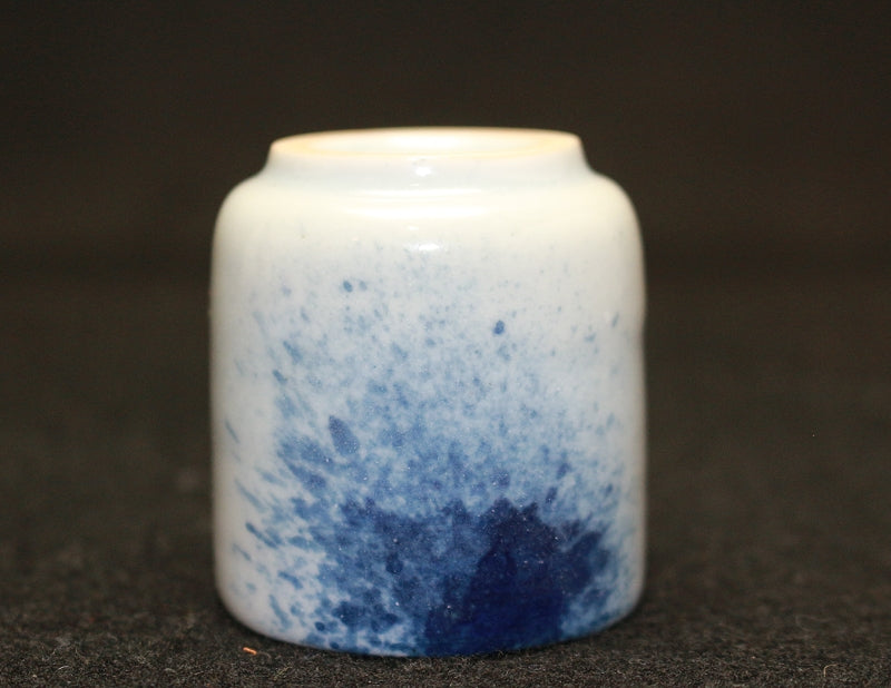 24257 Kitaoji Rosanjin (Blown Ink Sake Cup (Kuroda Satoshi)) 