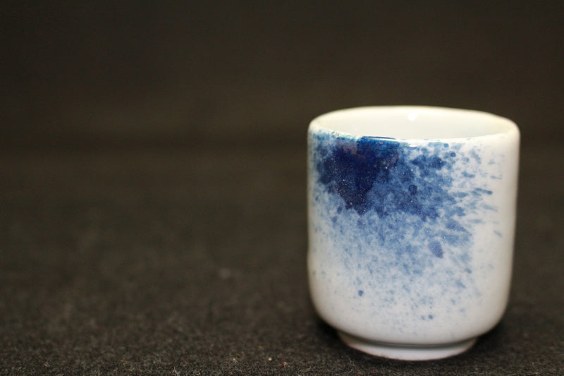 24257 Kitaoji Rosanjin (Blown Ink Sake Cup (Kuroda Satoshi)) 