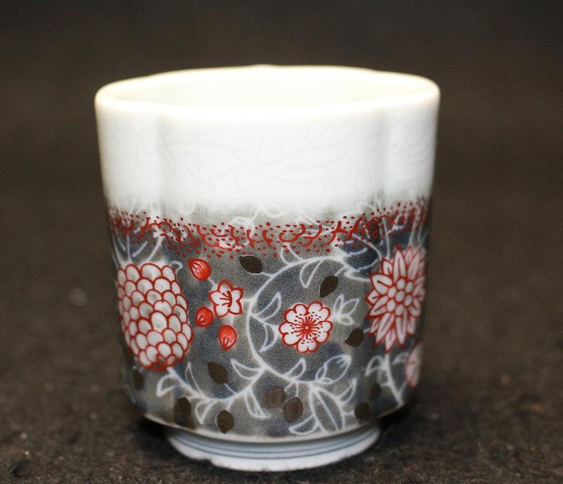 25541 Living National Treasure 14th Generation Imaizumi Imaemon (Colored Snowflake Ink Colored Ink Splash Flower Design Cup①) 