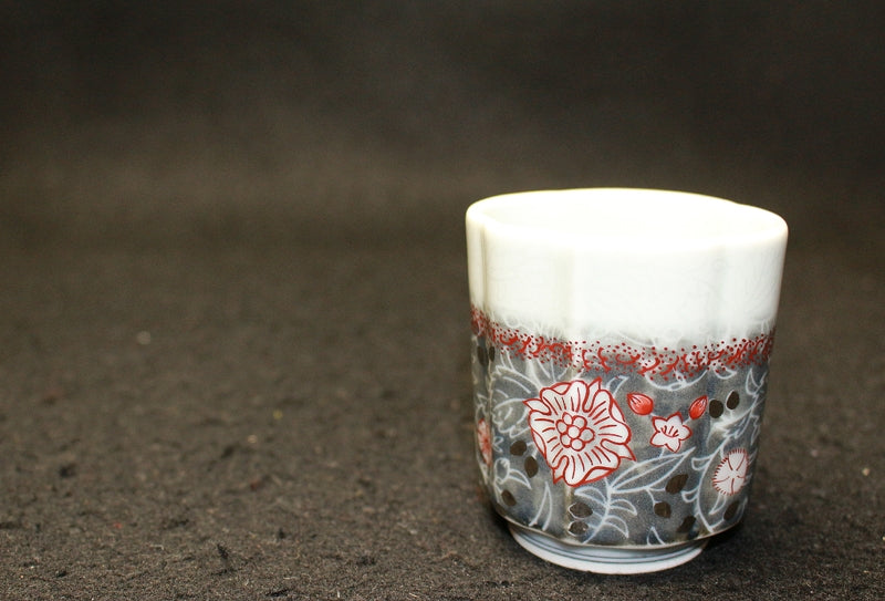 25541 Living National Treasure 14th Generation Imaizumi Imaemon (Colored Snowflake Ink Colored Ink Splash Flower Design Cup①) 