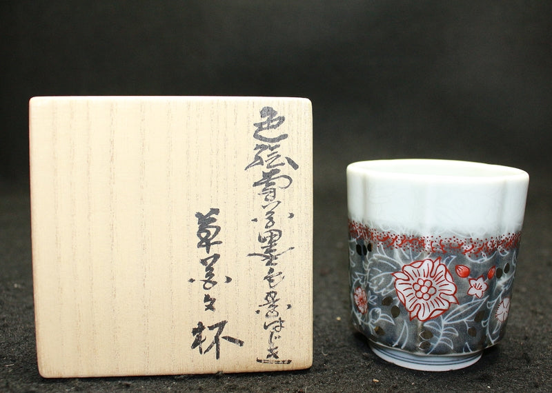 25541 Living National Treasure 14th Generation Imaizumi Imaemon (Colored Snowflake Ink Colored Ink Splash Flower Design Cup①) 