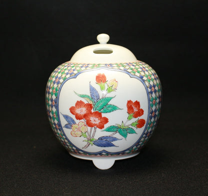 22791 Living National Treasure 14th Generation Sakaida Kakiemon (Muddy Hand Three-Sided Flower Pattern Incense Burner) 