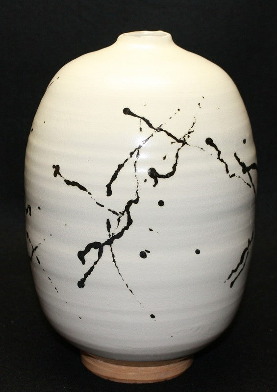 25530 YAMADA Hikaru (white painted iron vase) 