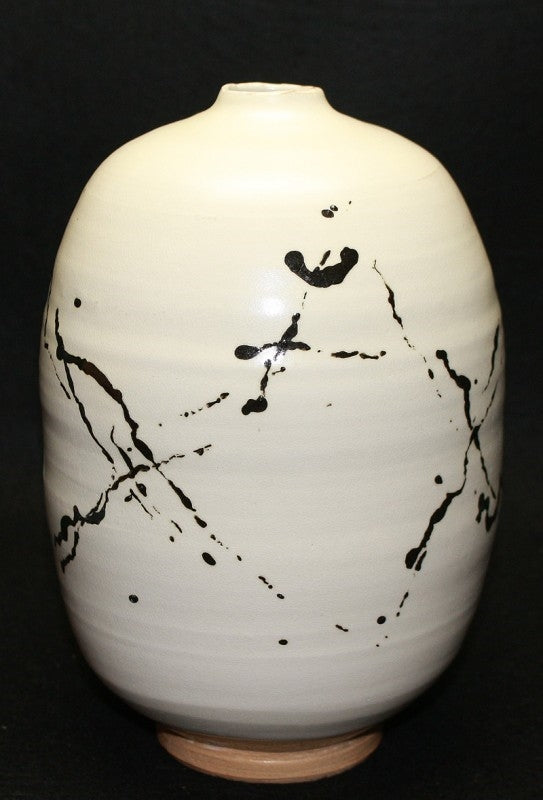 25530 YAMADA Hikaru (white painted iron vase) 