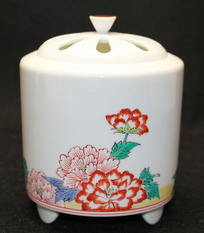 24688 14th generation Sakaida Kakiemon (Muddy hand peony design incense burner) 