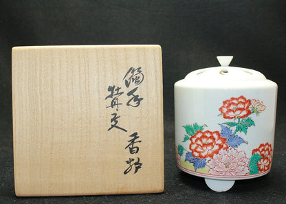 24688 14th generation Sakaida Kakiemon (Muddy hand peony design incense burner) 