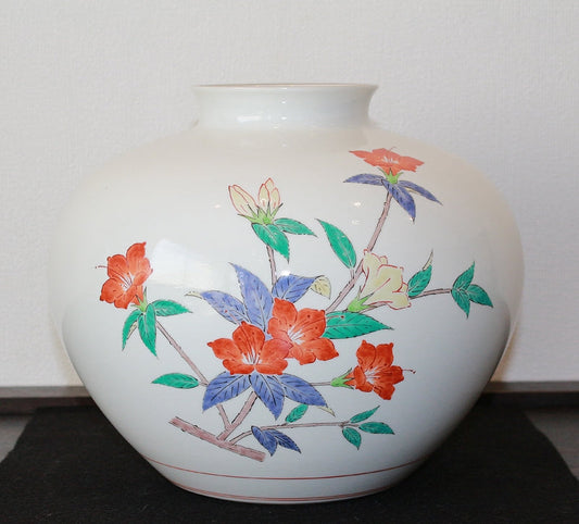 24284 Living National Treasure 14th Generation Sakaida Kakiemon (Nigoriteyama Azalea Design Vase) 