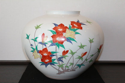 24290 Living National Treasure 14th Generation Sakaida Kakiemon (Vase with Nigoriteyama Azalea Design) 