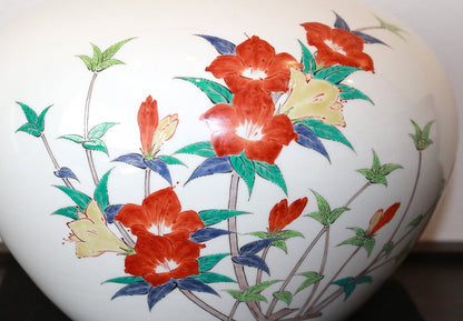 24290 Living National Treasure 14th Generation Sakaida Kakiemon (Vase with Nigoriteyama Azalea Design) 