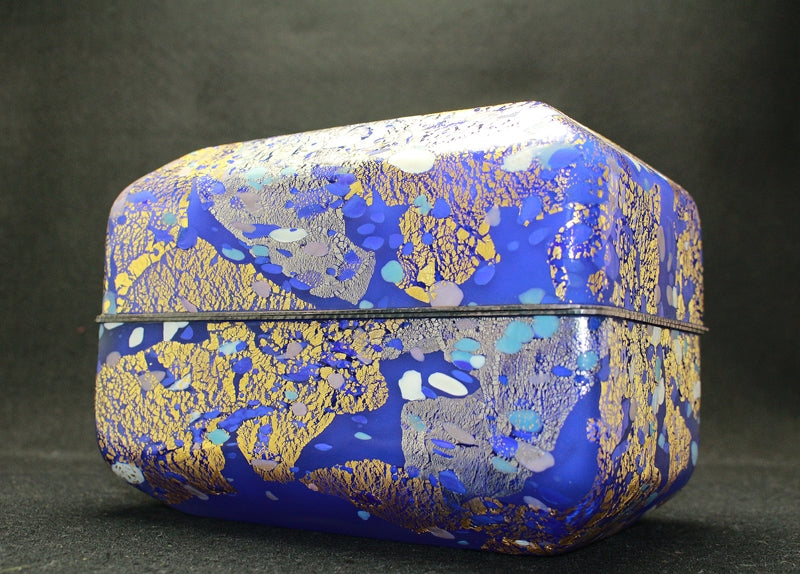 24746 FUJITA Kyohei (Hand-blown decorative box: Dream on the Lake) 