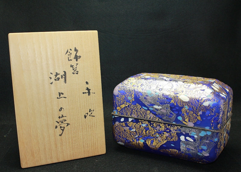 24746 FUJITA Kyohei (Hand-blown decorative box: Dream on the Lake) 