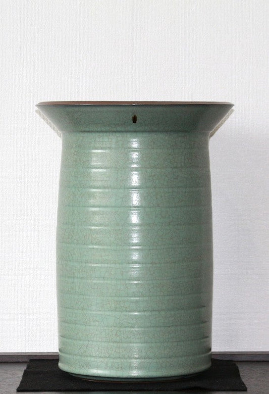 24289 Living National Treasure Hiroshi Nakajima (Celadon Vase) 