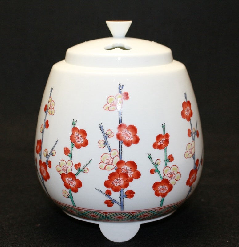 24745　 14代酒井田柿右衛門　(濁手梅花文香炉)　SAKAIDA Kakiemon