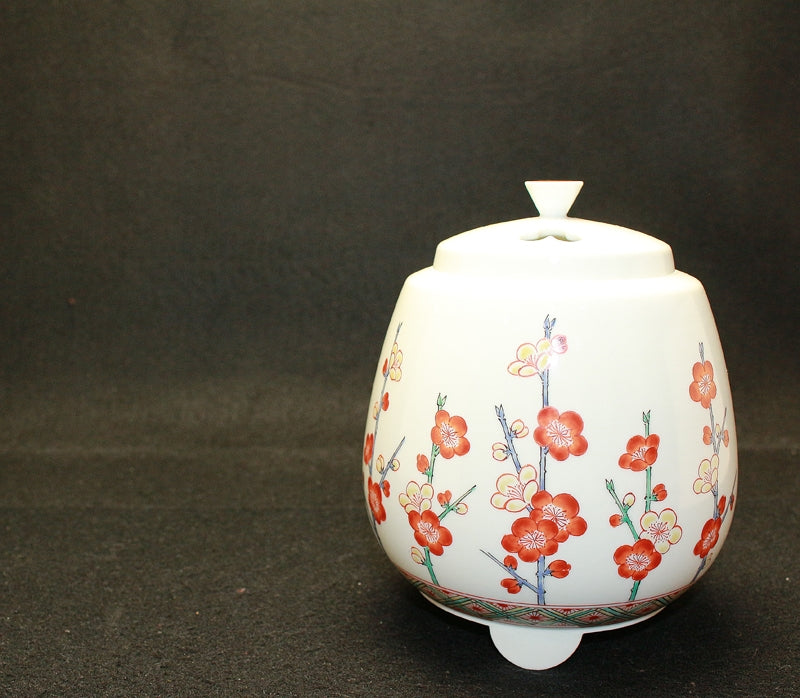 24745　 14代酒井田柿右衛門　(濁手梅花文香炉)　SAKAIDA Kakiemon