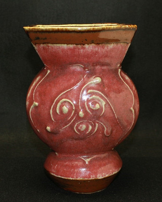 23099 Kanjiro Kawai (Cinnabar diamond-shaped vase) 