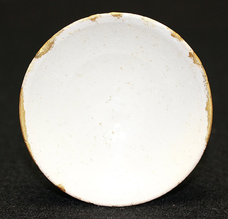 23113 Kitaoji Rosanjin (Flat-shaped sake cup in the style of a powdered glass, Visitor (Kuroda Touan)) 