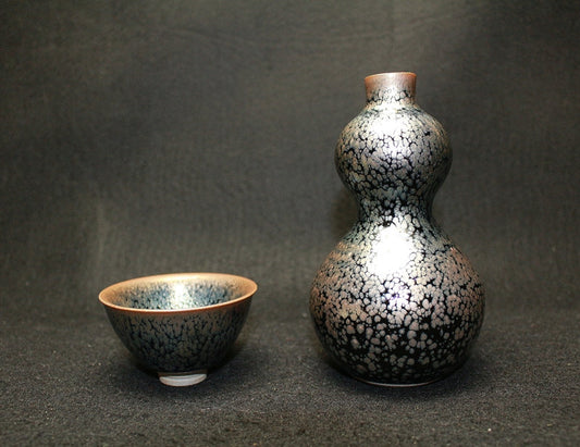 25259 FUKUMORI Morihiko (oil drop Tenmoku sake cup and sake bottle)