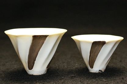 22444 Suzuki Osamu (Pair of silver-painted sake cups (1974))