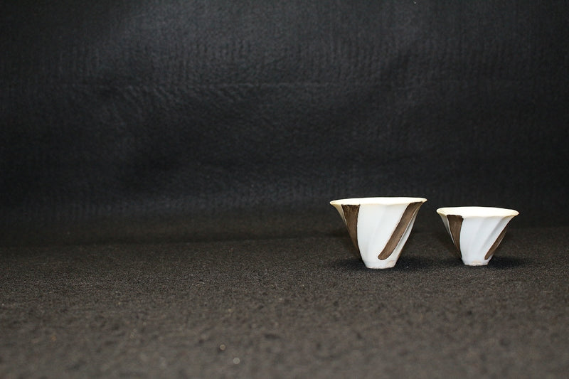 22444 Suzuki Osamu (Pair of silver-painted sake cups (1974))