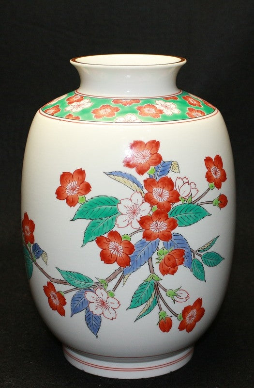 25565 14th generation Sakaida Kakiemon (Muddy hand vase with cherry blossom design)