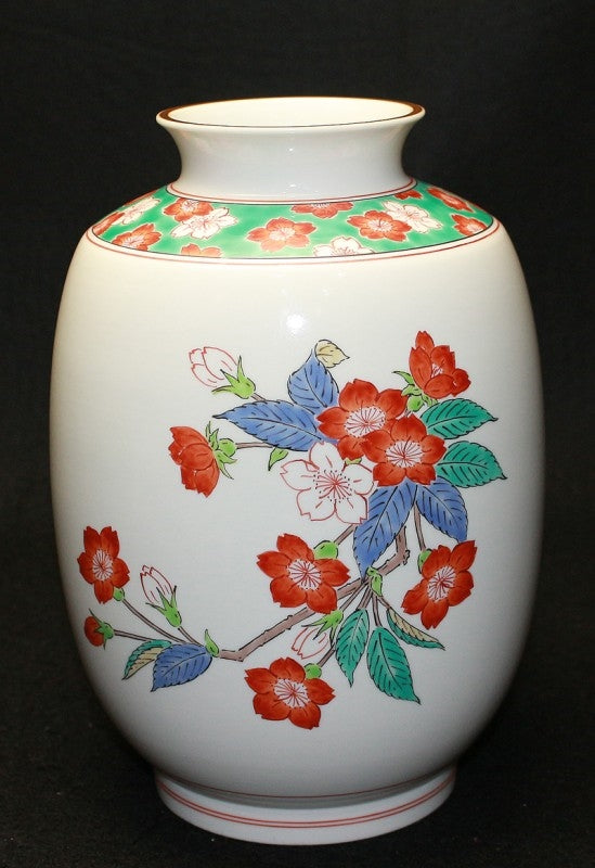 25565 14th generation Sakaida Kakiemon (Muddy hand vase with cherry blossom design)