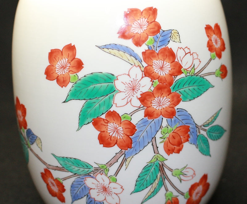 25565 14th generation Sakaida Kakiemon (Muddy hand vase with cherry blossom design)